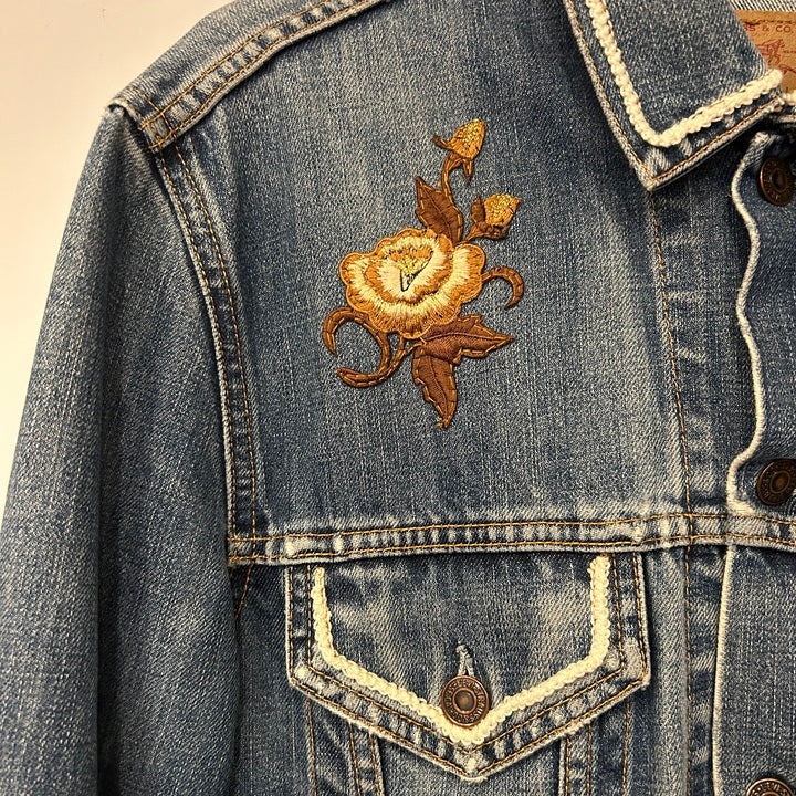M Jeansjacke Levi’s bestickt