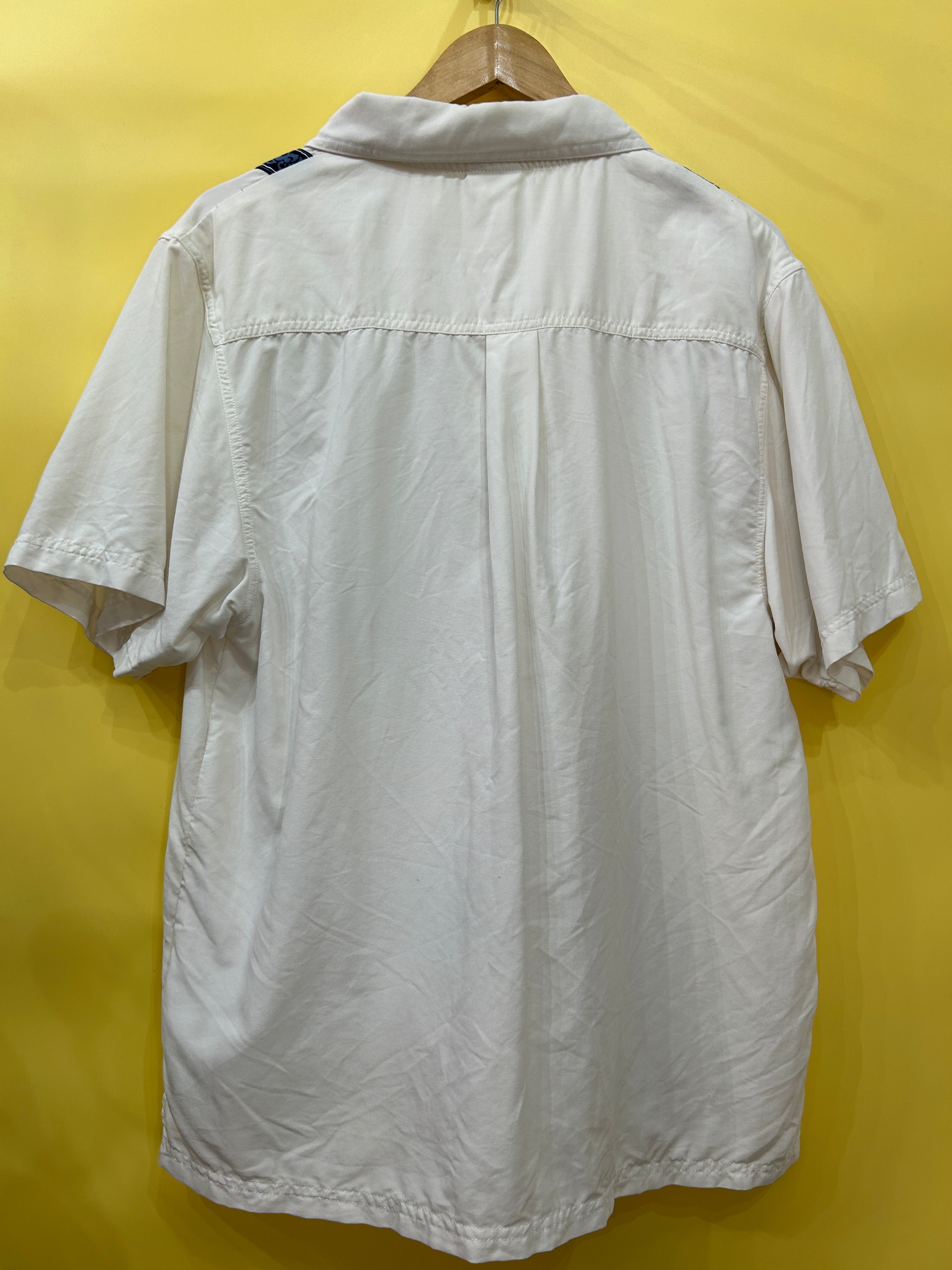 M Vintage Reebok Short Sleeve Shirt geometric patterns