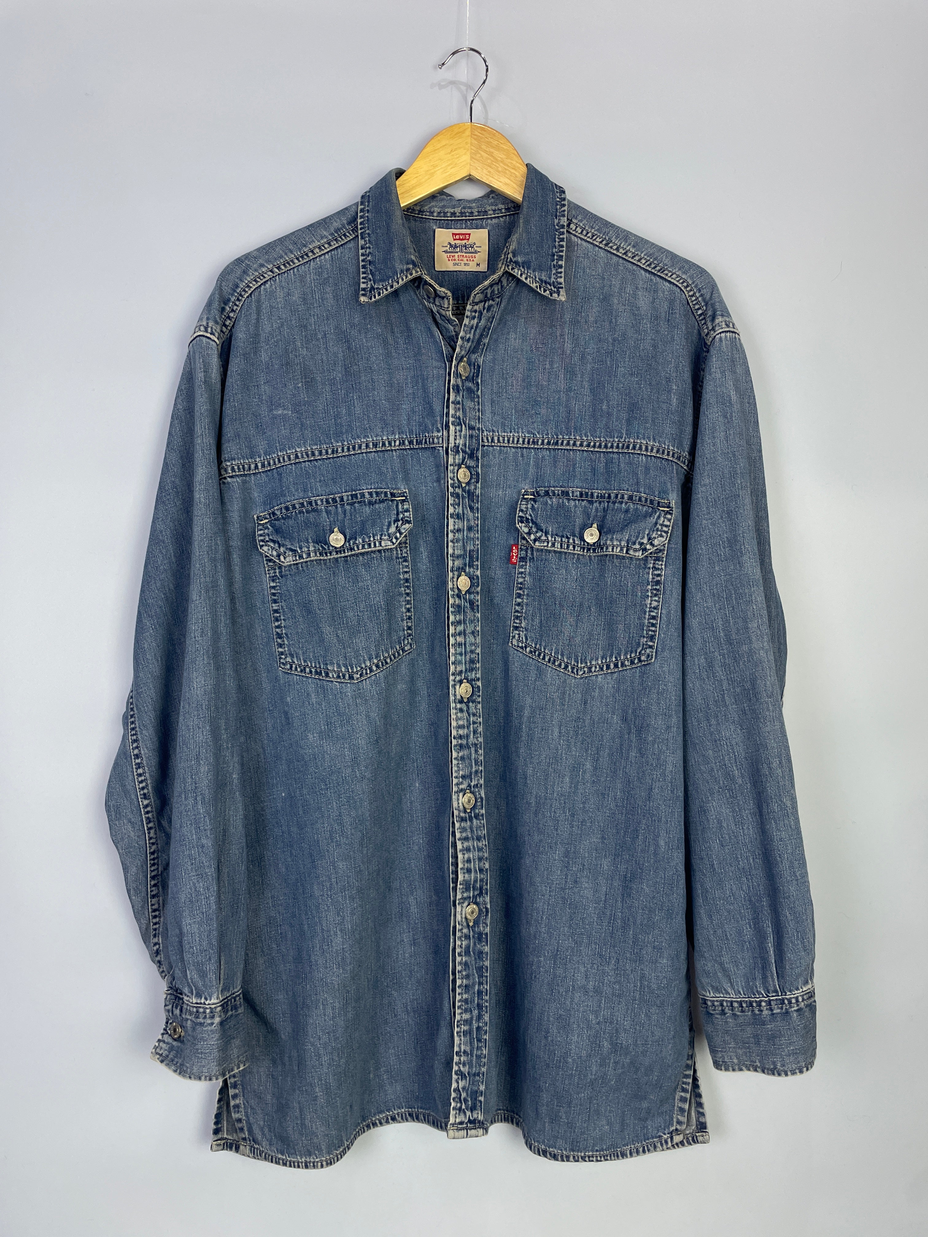 M Oversized Vintage Levi’s Long Sleeves Denim Shirt
