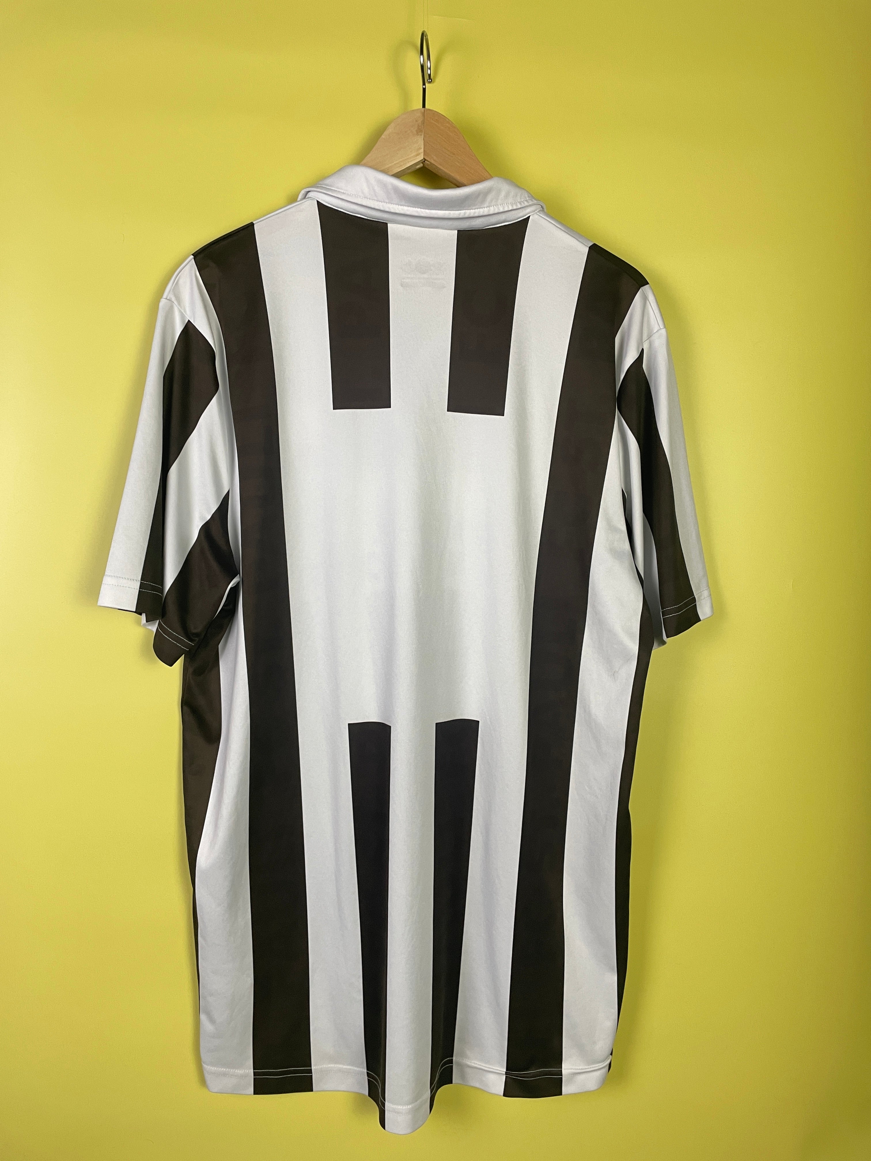 Do you Football FC St. Pauli Jersey 2011/12